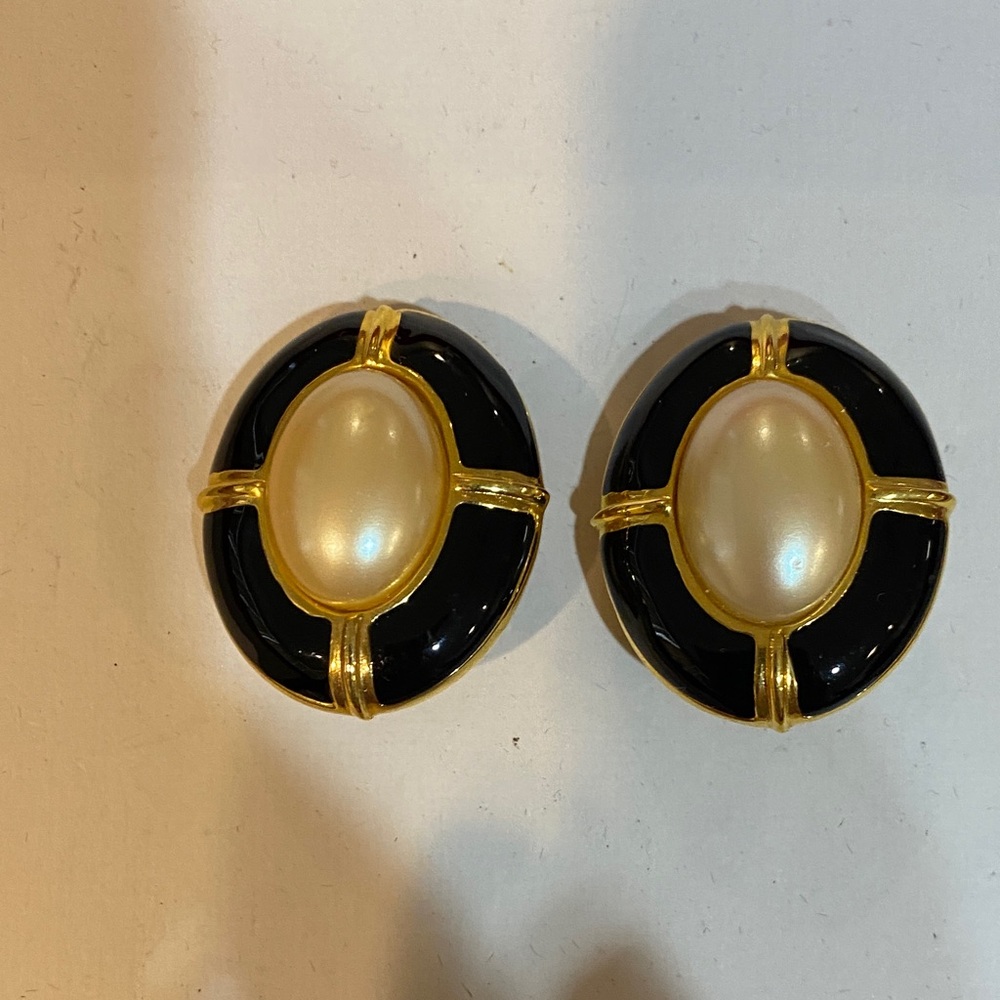 Elegant Black and Gold Earrings with Pearl Accent